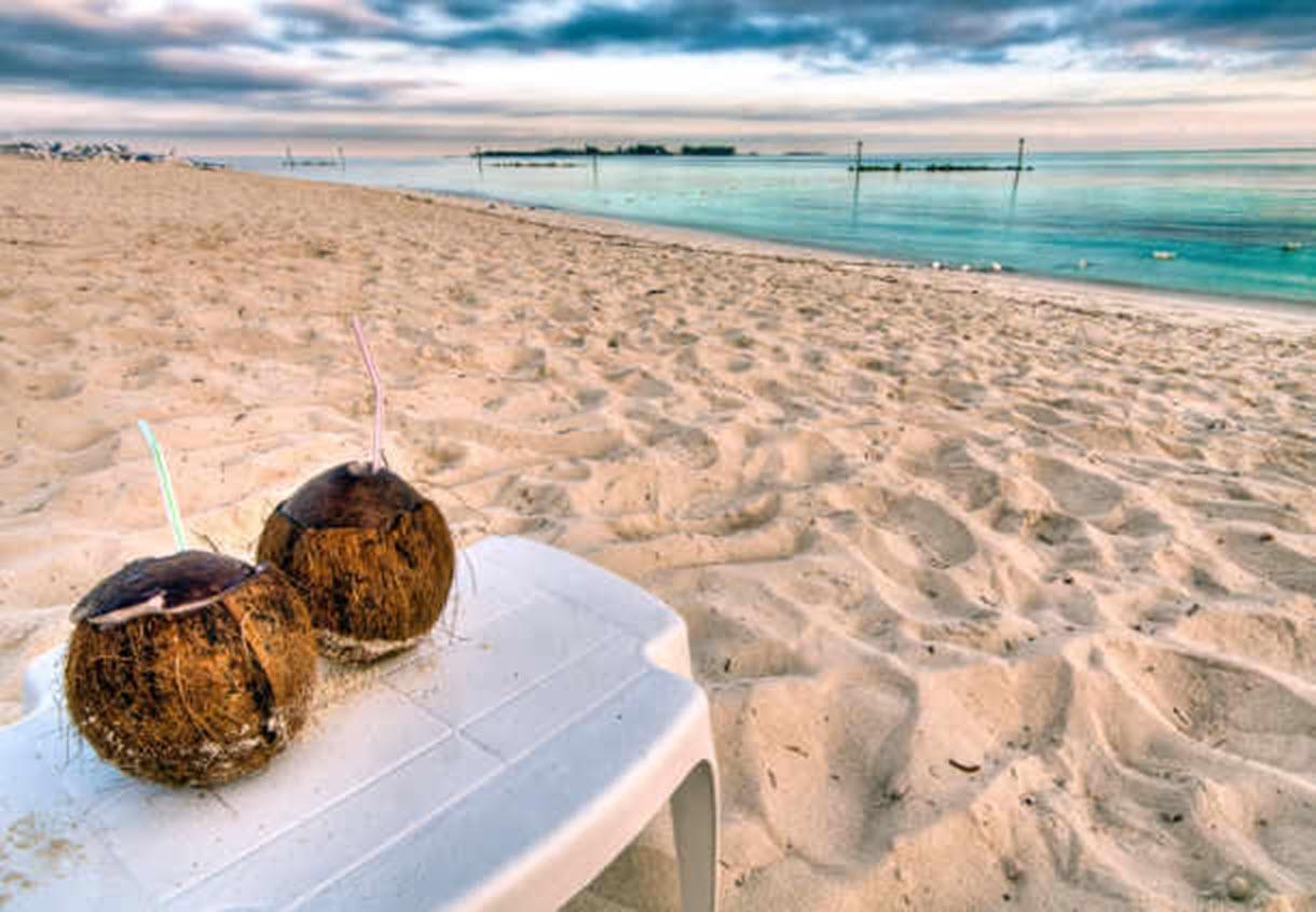 Courtyard By Marriott Nassau Downtown/Junkanoo Beach Bagian luar foto