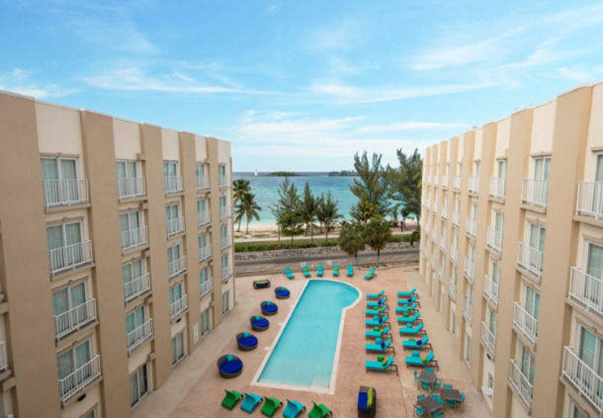 Courtyard By Marriott Nassau Downtown/Junkanoo Beach Bagian luar foto