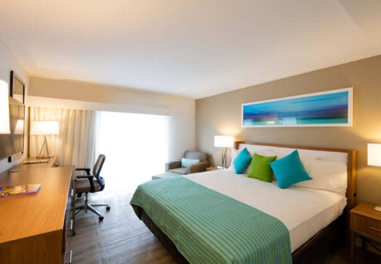 Courtyard By Marriott Nassau Downtown/Junkanoo Beach Bagian luar foto