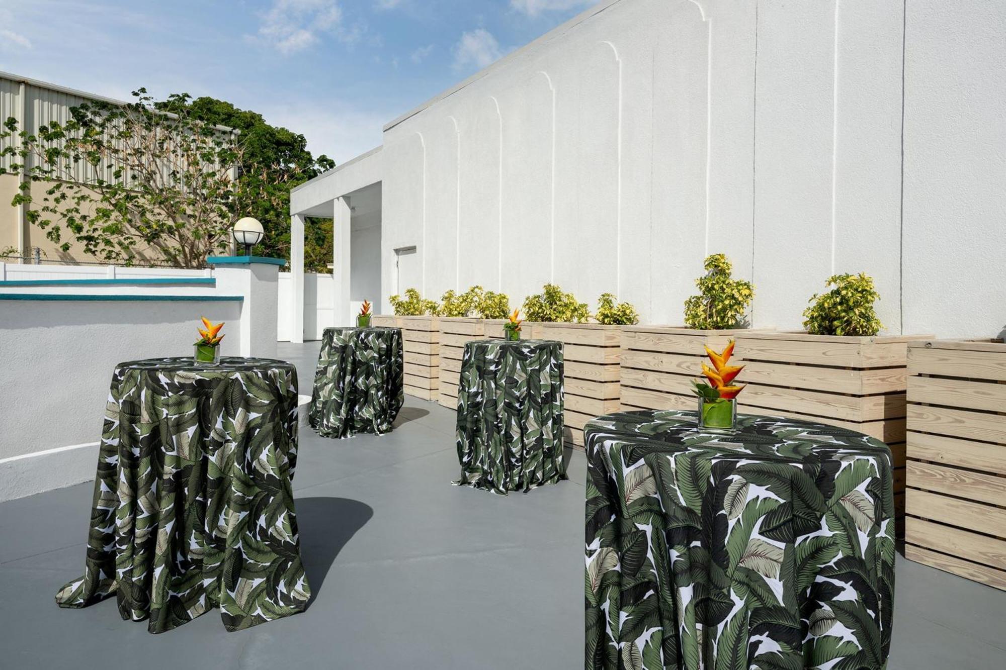 Courtyard By Marriott Nassau Downtown/Junkanoo Beach Bagian luar foto