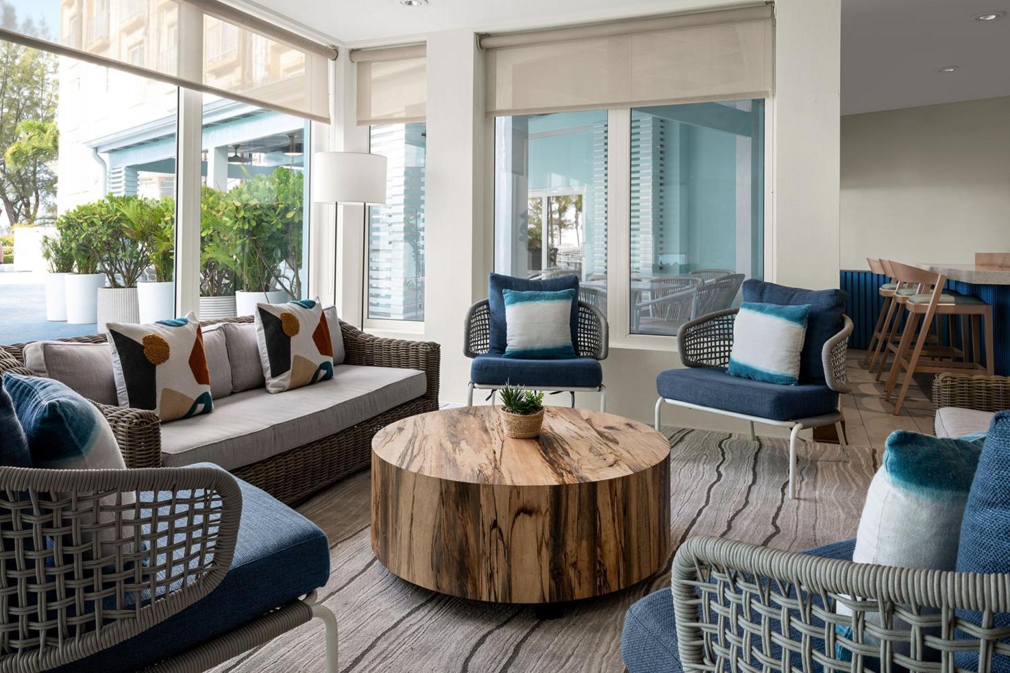 Courtyard By Marriott Nassau Downtown/Junkanoo Beach Bagian luar foto