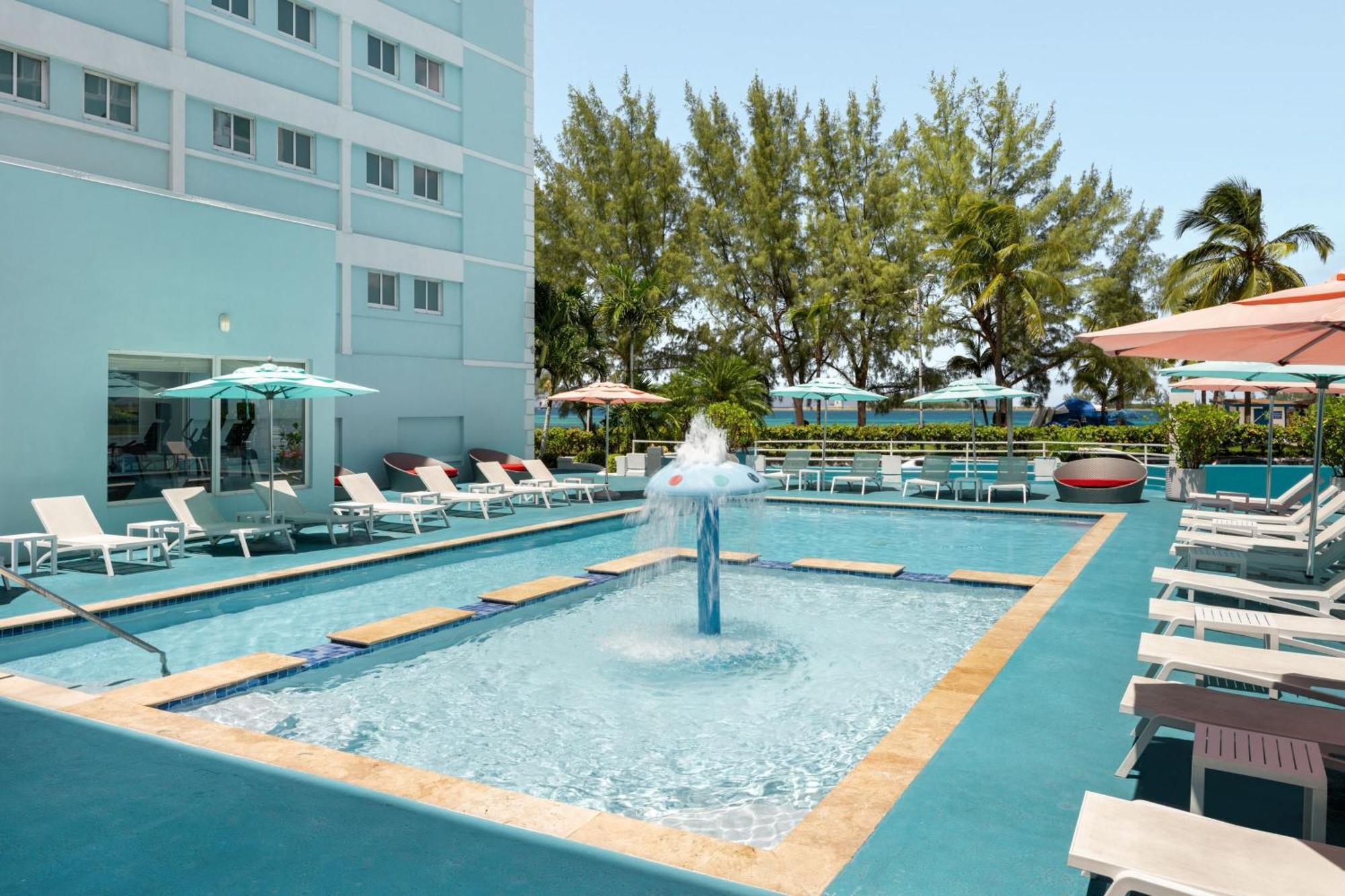 Courtyard By Marriott Nassau Downtown/Junkanoo Beach Bagian luar foto