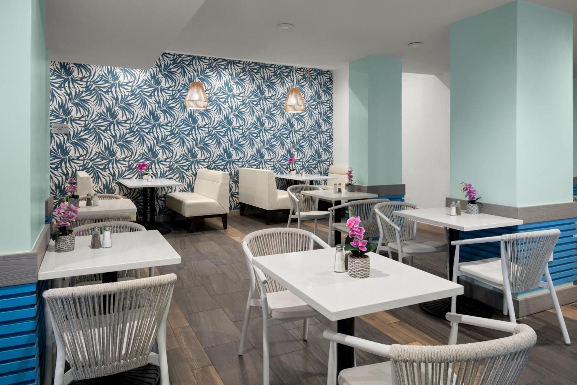 Courtyard By Marriott Nassau Downtown/Junkanoo Beach Bagian luar foto