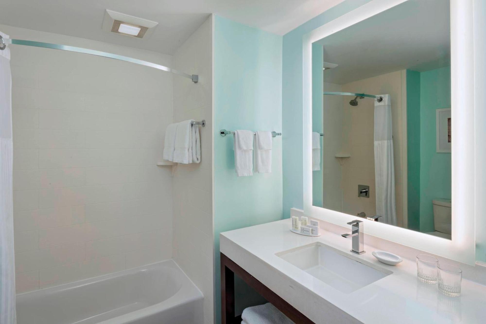 Courtyard By Marriott Nassau Downtown/Junkanoo Beach Bagian luar foto