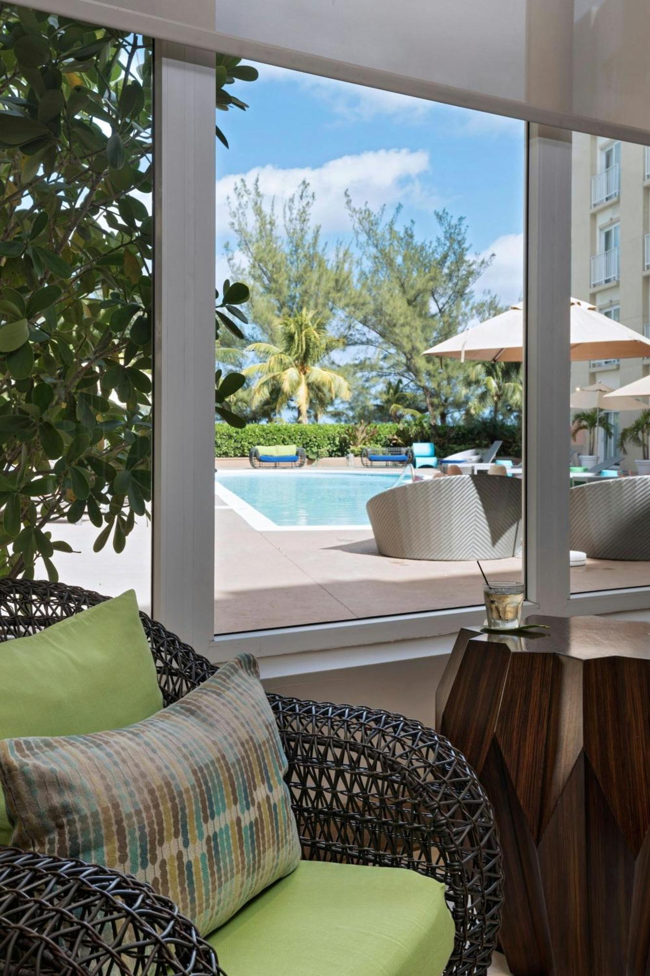Courtyard By Marriott Nassau Downtown/Junkanoo Beach Bagian luar foto